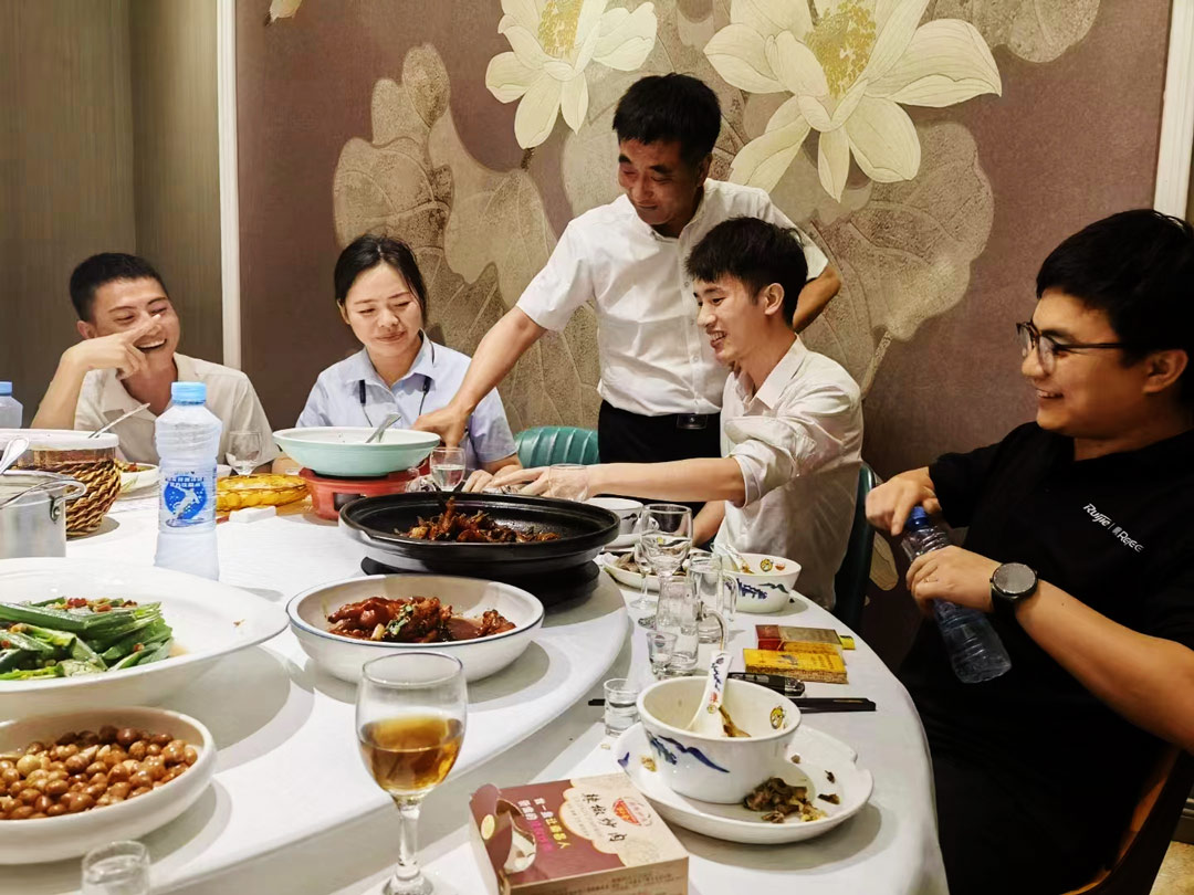 白酒夜飲，前程似錦