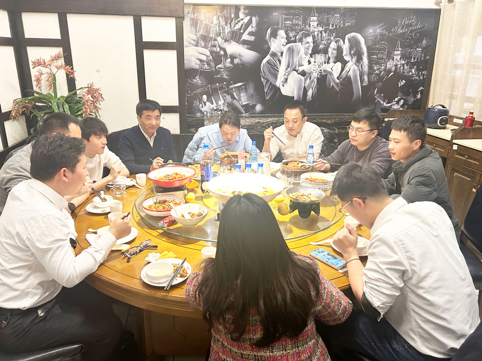 業(yè)務部門歡聚一堂 共筑團隊情誼